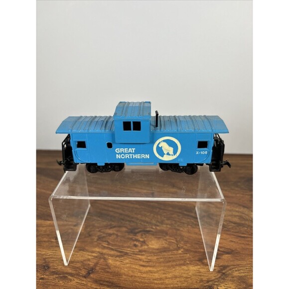 Bachmann HO Scale Great Northern X-106 Blue Caboose - Picture 5 of 7